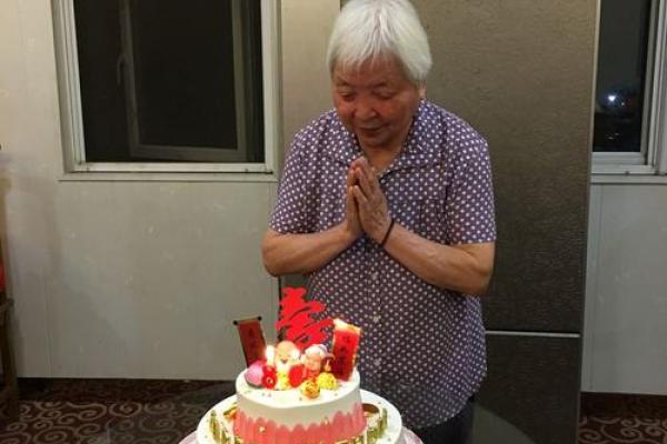 探讨八月十五生日女孩的命运与性格特征